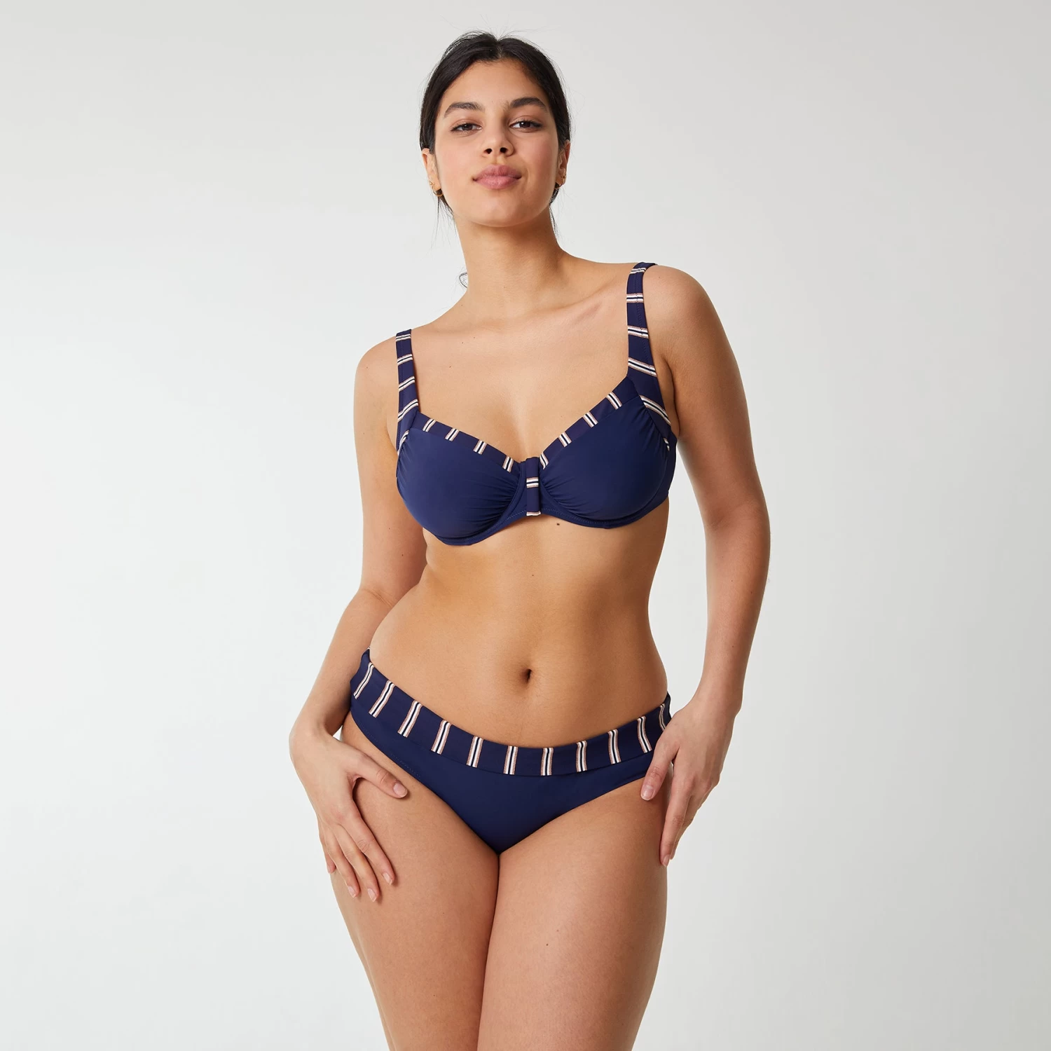 Haut de maillot avec armatures Marine Précieux TAVOLARA Haut De Maillot Avec Armatures Marine Précieux TAVOLARA -bestform lingerie soldes CS14103 A27 WEB 3 e4d5c231 33fd 43a7 9104 caee62496209